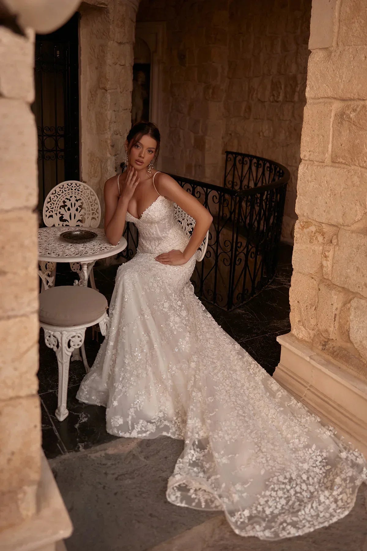 Avelor Çiçekli Üç Boyutlu V Yaka Balık Model Gelinlik - Mediha Cambaz Bridal