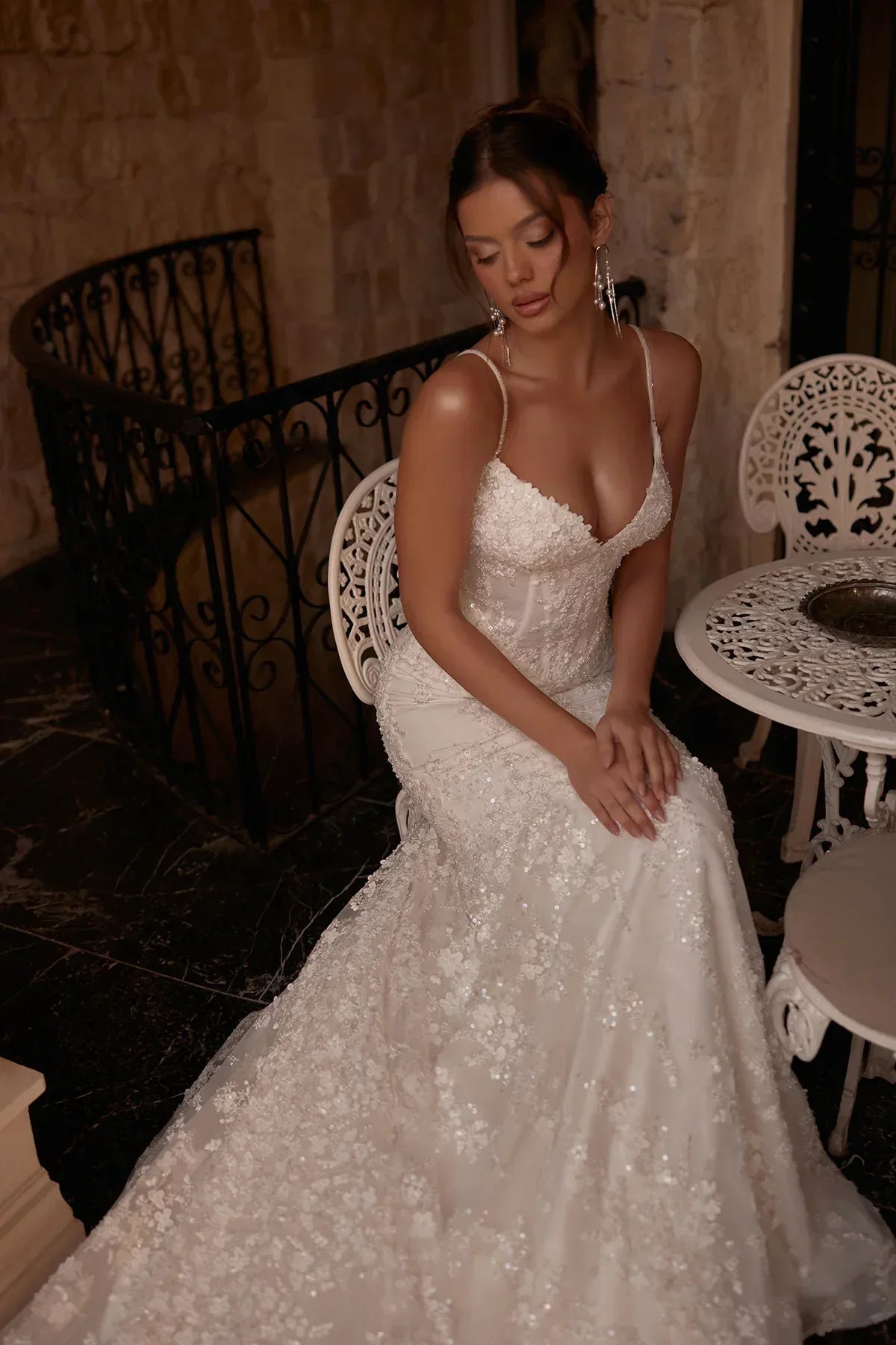Avelor Çiçekli Üç Boyutlu V Yaka Balık Model Gelinlik - Mediha Cambaz Bridal