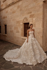 Moonveil Saten Düz Yaka İri Güllü Prenses Etek Gelinlik - Mediha Cambaz Bridal