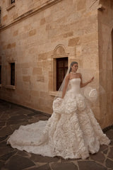 Moonveil Saten Düz Yaka İri Güllü Prenses Etek Gelinlik - Mediha Cambaz Bridal