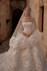 Moonveil Saten Düz Yaka İri Güllü Prenses Etek Gelinlik - Mediha Cambaz Bridal