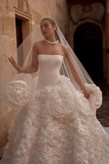 Moonveil Saten Düz Yaka İri Güllü Prenses Etek Gelinlik - Mediha Cambaz Bridal