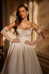 Elorin Saten Eldivenli Yakası El Yapımı İnci Ve Kristal İşlemeli V Korsajlı Havuz Yaka Gelinlik