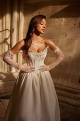 Elorin Saten Eldivenli Yakası El Yapımı İnci Ve Kristal İşlemeli V Korsajlı Havuz Yaka Gelinlik