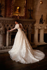 Daphne 26 Karpuz Kollu Kare Yaka V Korsajlı Brokarlı Vintage Gelinlik - Mediha Cambaz Bridal