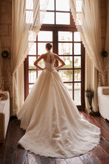 Voile Halter Yaka Düğme Detaylı Fransız Dantelli Gelinlik