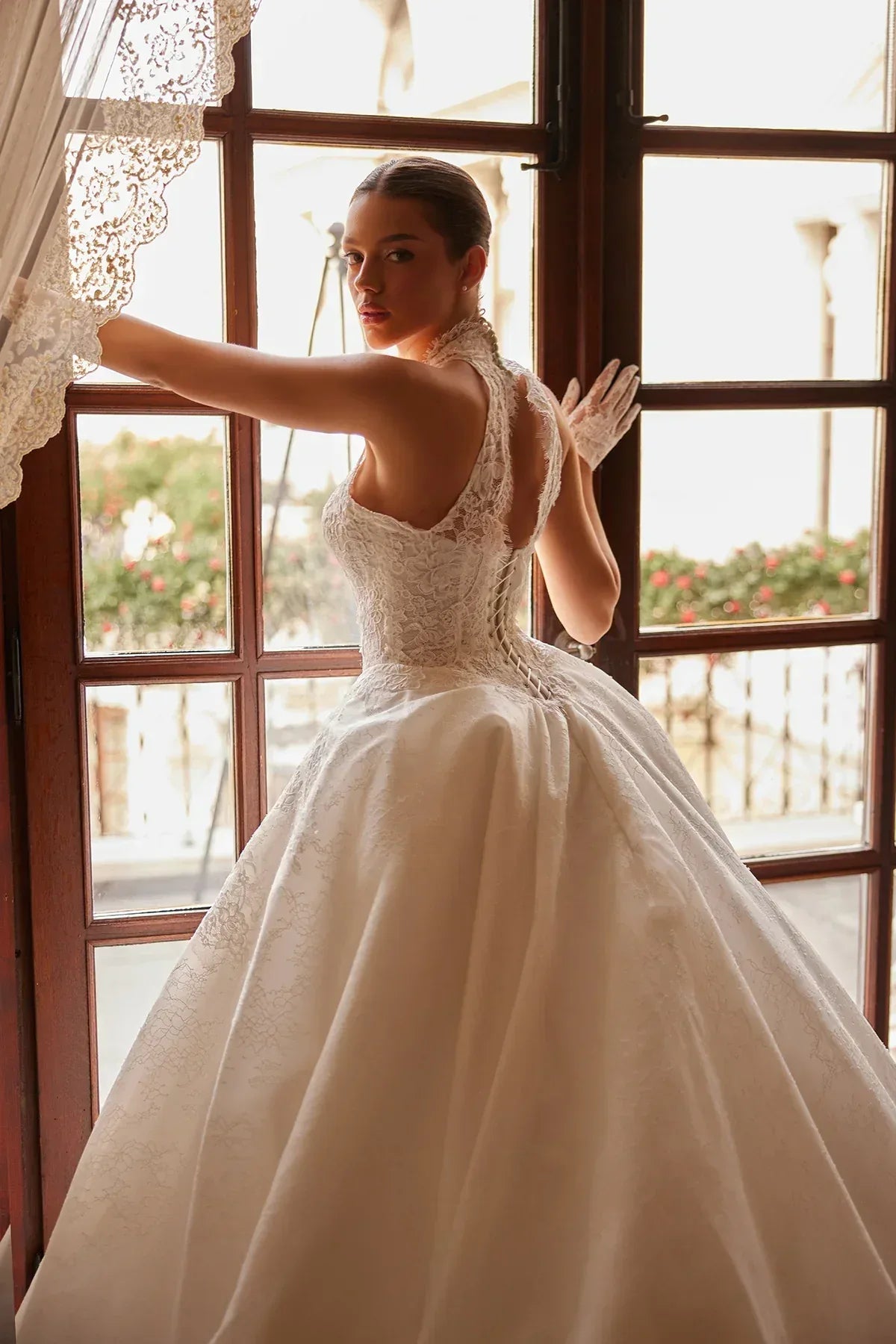 Voile Halter Yaka Düğme Detaylı Fransız Dantelli Gelinlik - Mediha Cambaz Bridal