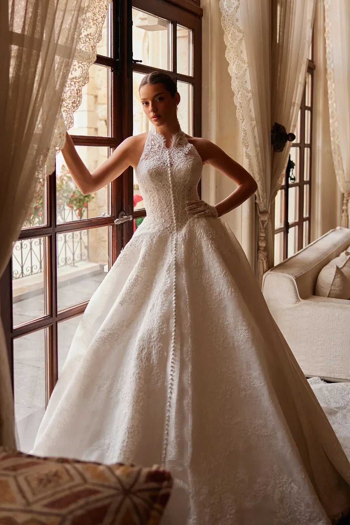 Voile Halter Yaka Düğme Detaylı Fransız Dantelli Gelinlik - Mediha Cambaz Bridal