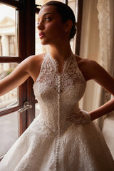 Voile Halter Yaka Düğme Detaylı Fransız Dantelli Gelinlik