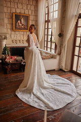 Perle Fransız Dantelli İspanyol Kol V Yaka Balık Entegre Etekli Gelinlik - Mediha Cambaz Bridal