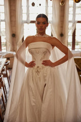 Noir İnci Ve Kristal İşlemeli Straplez Yırtmaçlı Gelinlik - Mediha Cambaz Bridal