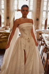 Noir İnci Ve Kristal İşlemeli Straplez Yırtmaçlı Gelinlik - Mediha Cambaz Bridal