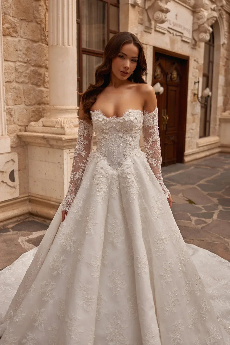 Long-Sleeved Wedding Dresses