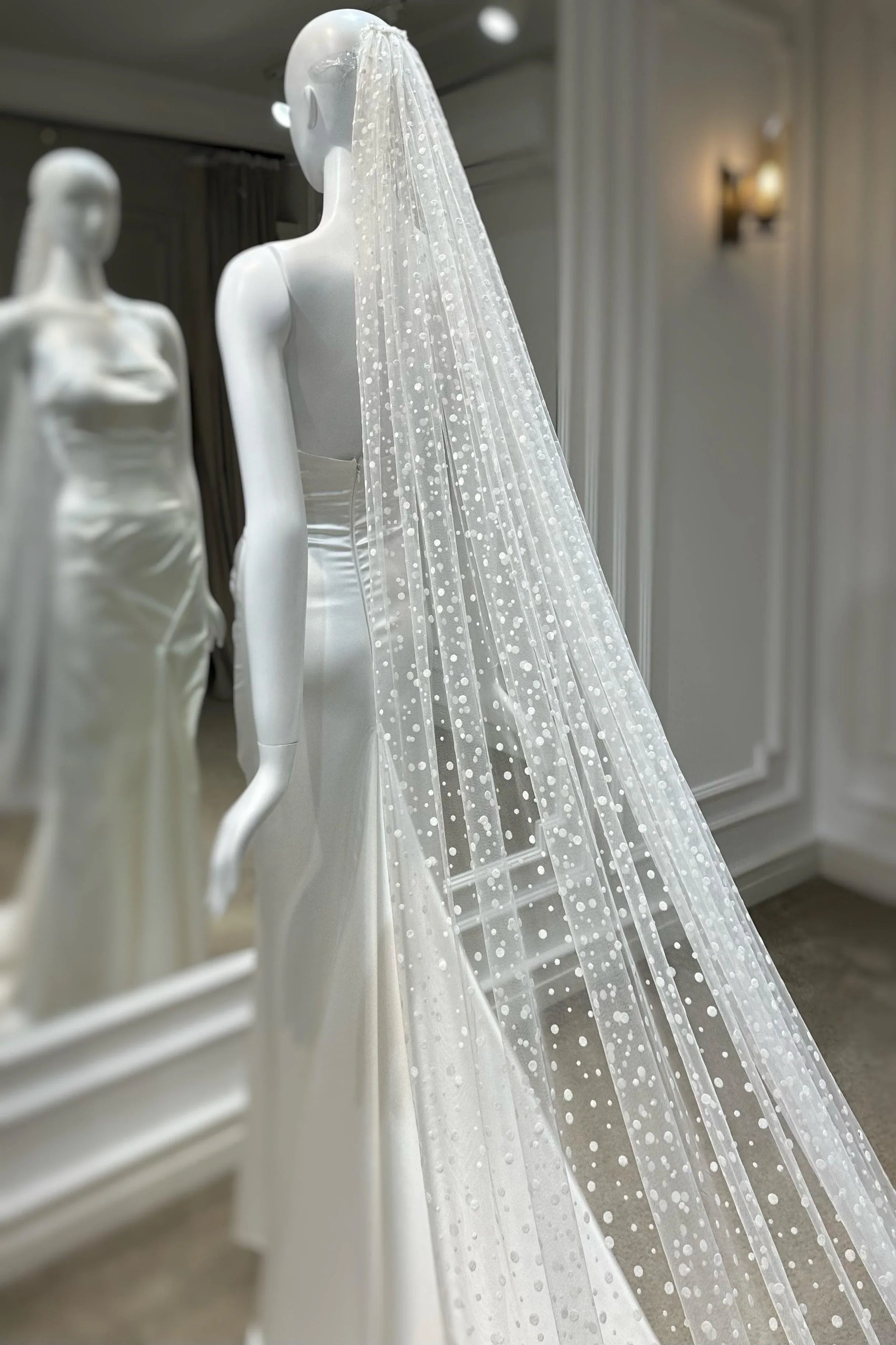 Alisha Kadife Dokulu Puantiyeli Uzun Tül Duvak - Mediha Cambaz Bridal