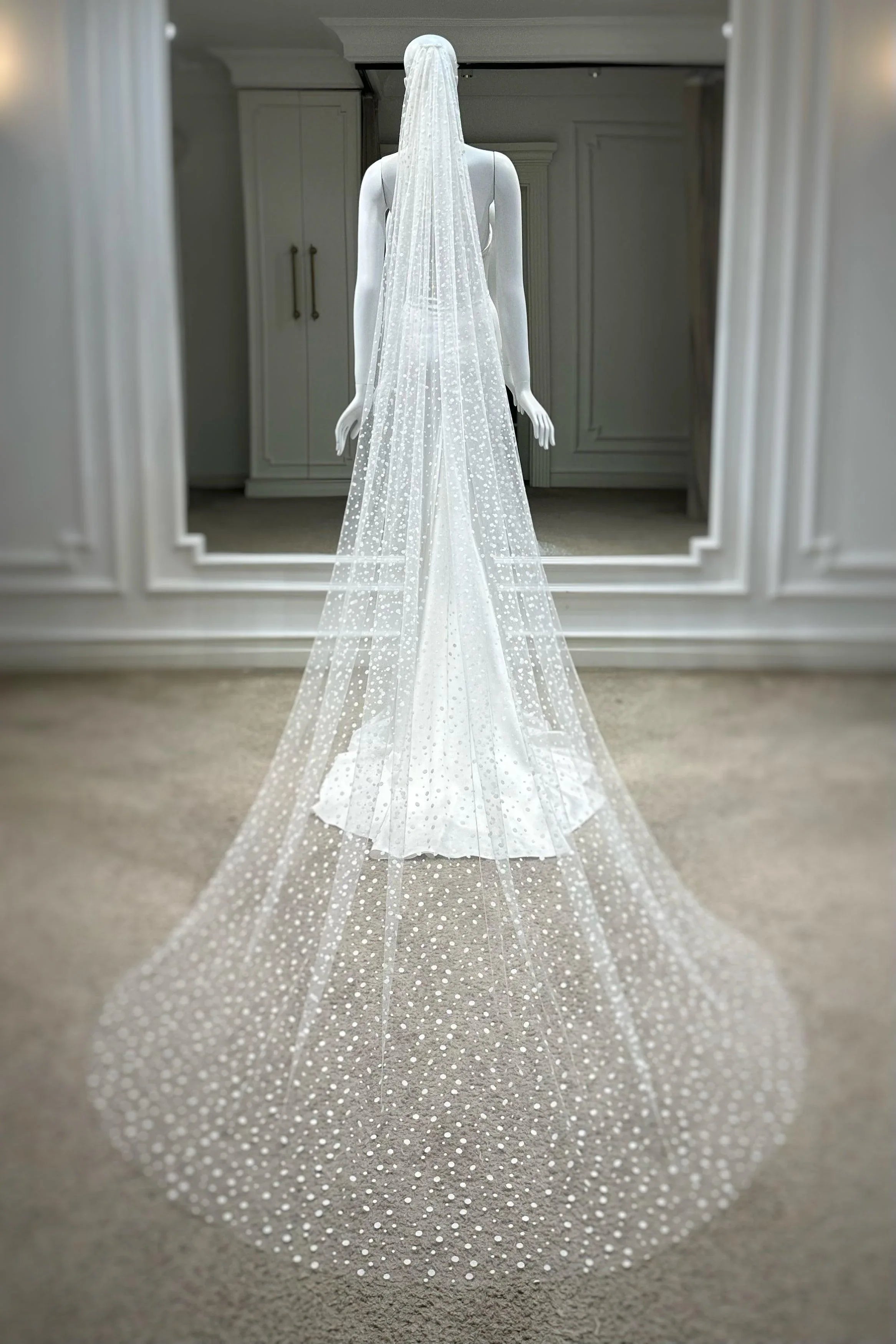 Alisha Kadife Dokulu Puantiyeli Uzun Tül Duvak - Mediha Cambaz Bridal
