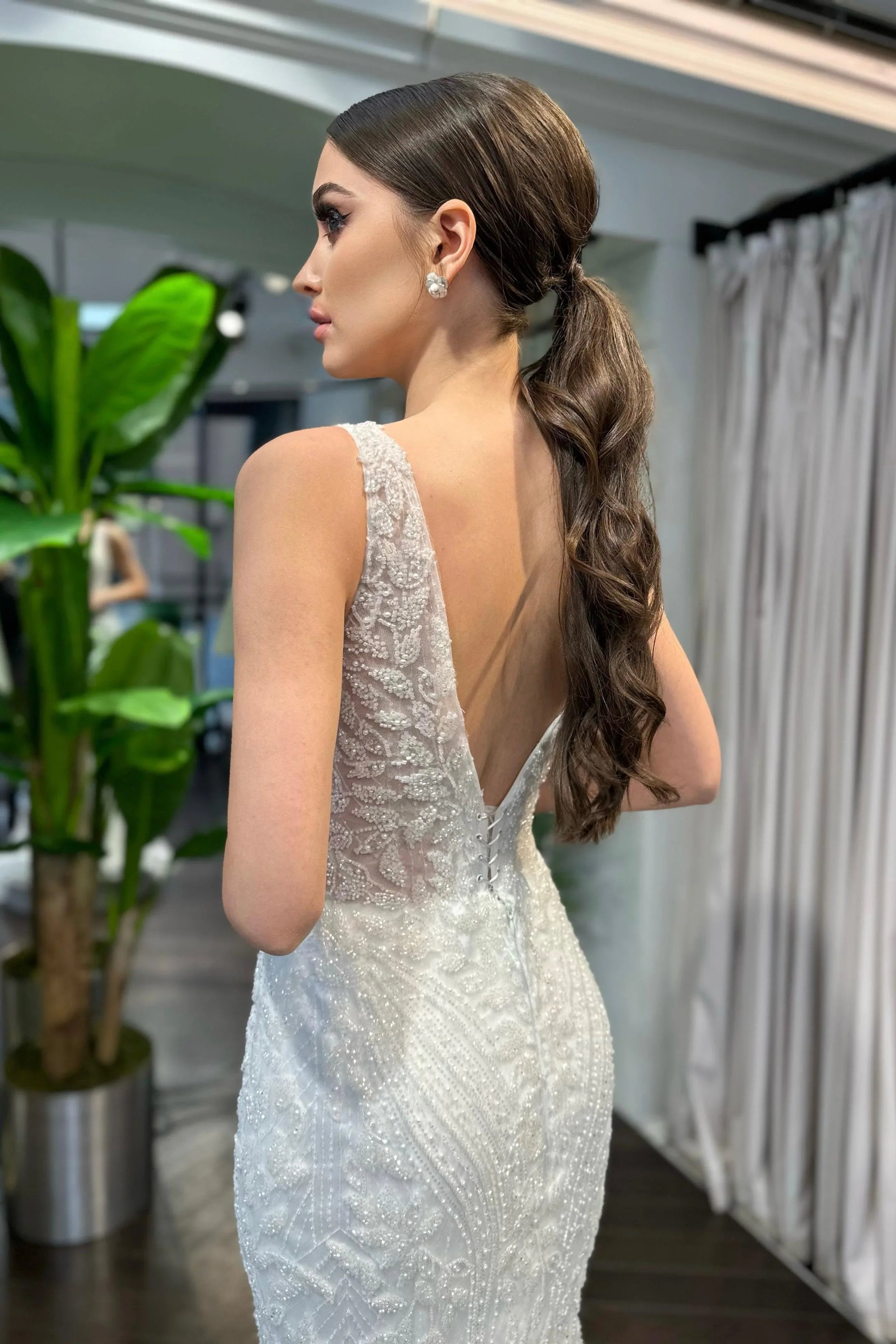 Aly Derin V Yaka Dantel İşlemeli Balık Gelinlik - Mediha Cambaz Bridal