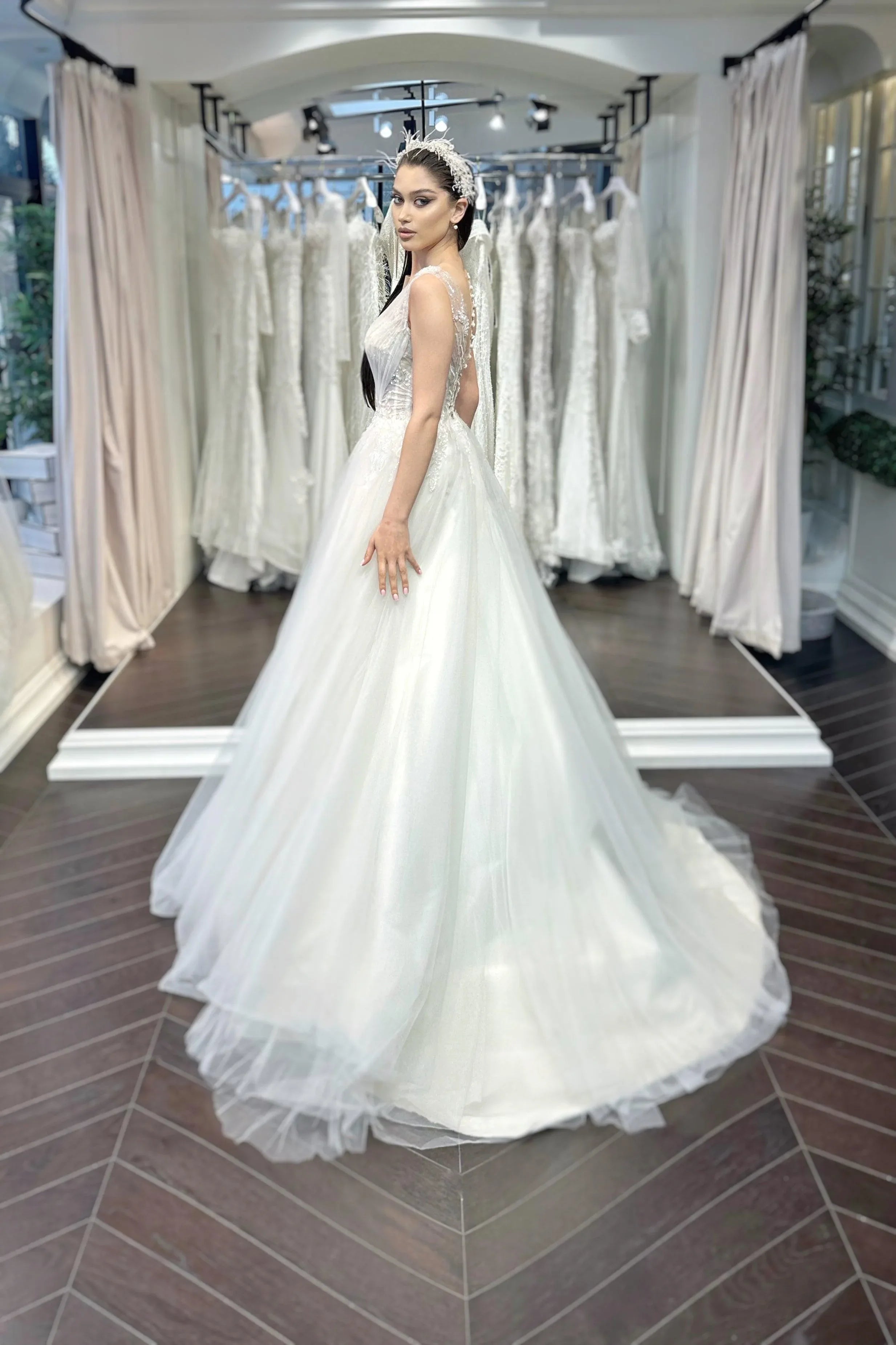 Attitude 22 Derin V Yaka A Kesim Gelinlik - Mediha Cambaz Bridal