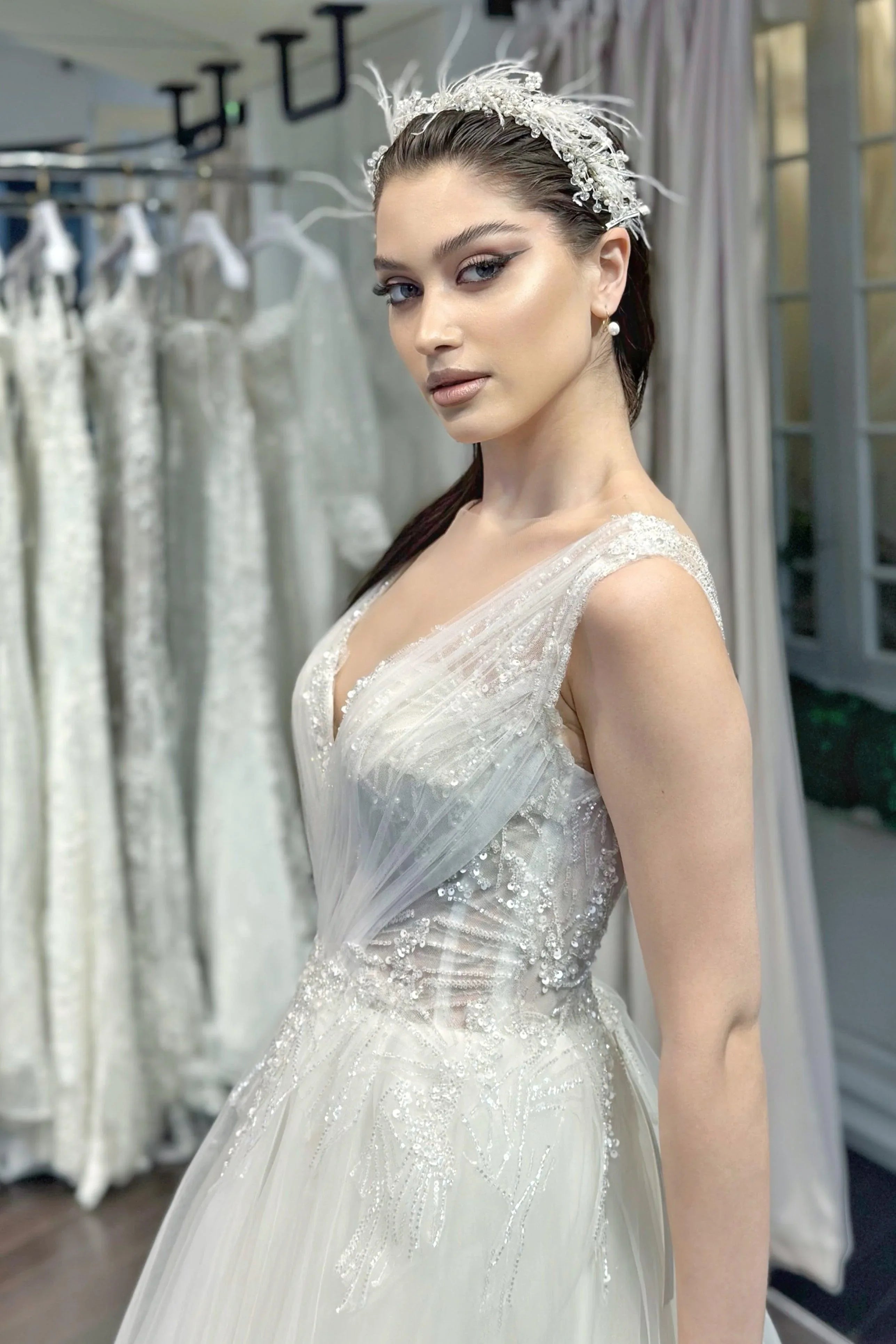 Attitude 22 Derin V Yaka A Kesim Gelinlik - Mediha Cambaz Bridal