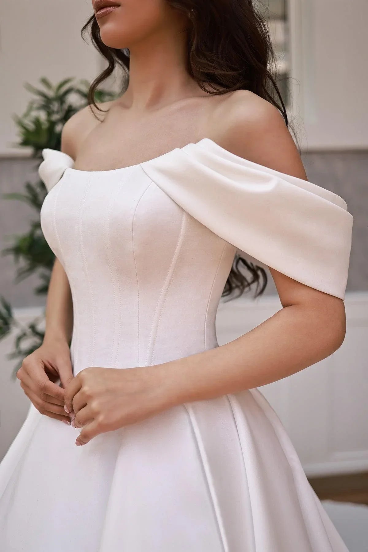 Bernice Saten Korsajlı Düşük Omuzlu A Kesim Gelinlik - Mediha Cambaz Bridal