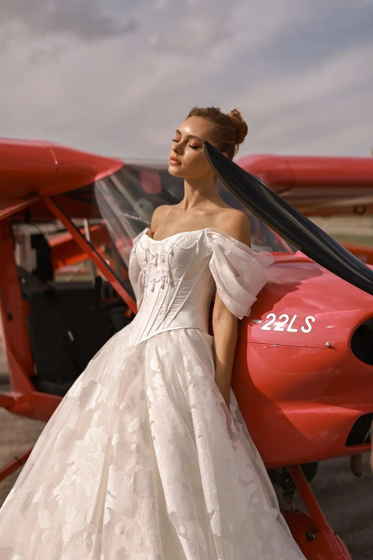 Daphne 24 Havuz Yaka Prenses Model Gelinlik - Mediha Cambaz Bridal