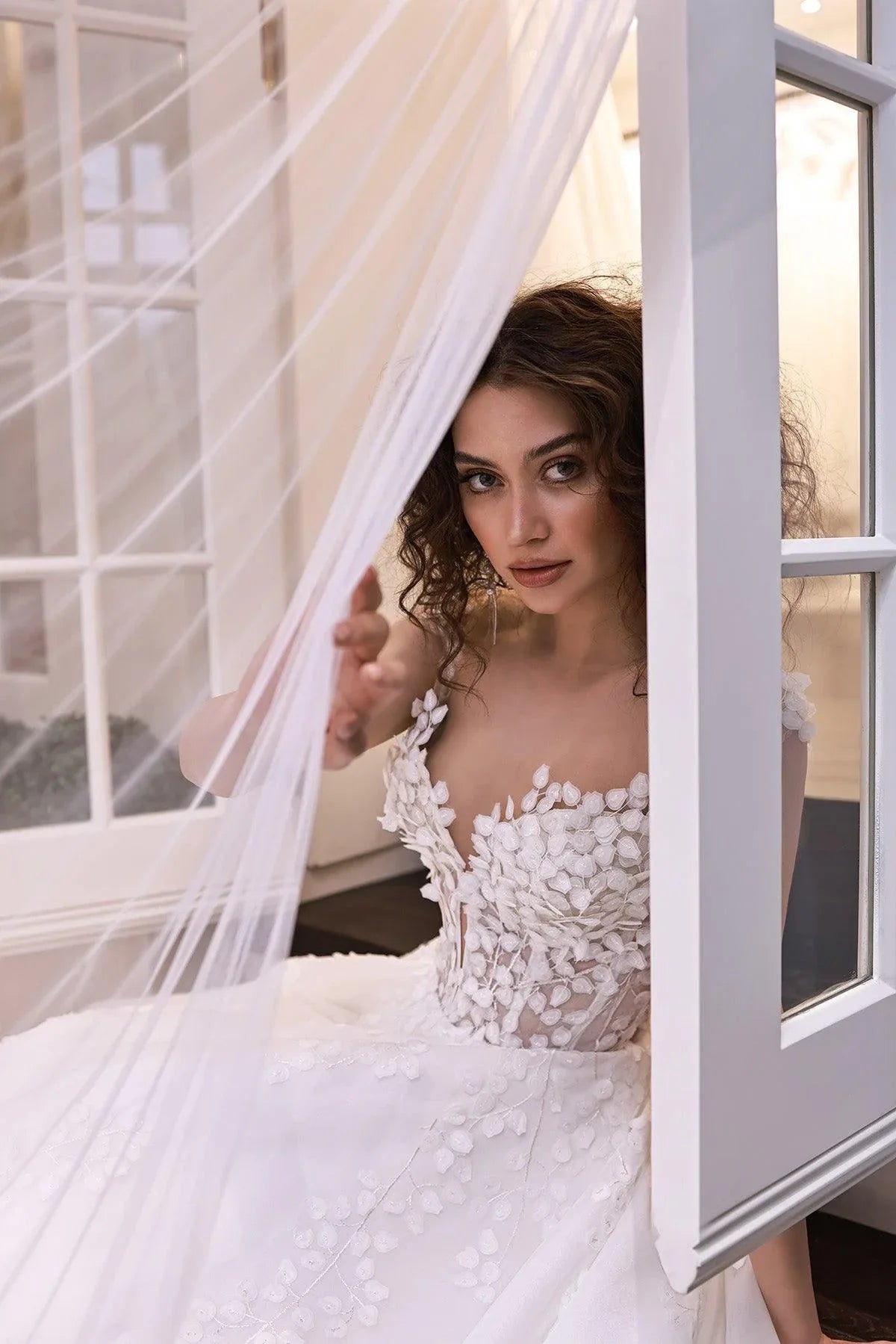 Davi Üç Boyut Dantelli V Yaka Prenses Model Gelinlik - Mediha Cambaz Bridal