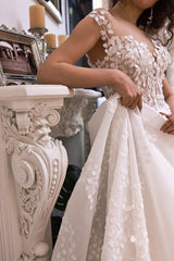 Davi Üç Boyut Dantelli V Yaka Prenses Model Gelinlik - Mediha Cambaz Bridal