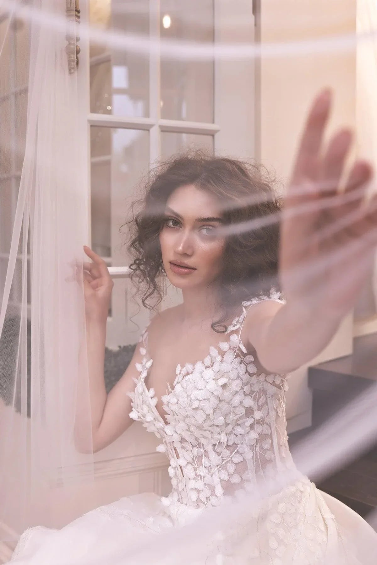Davi Üç Boyut Dantelli V Yaka Prenses Model Gelinlik - Mediha Cambaz Bridal