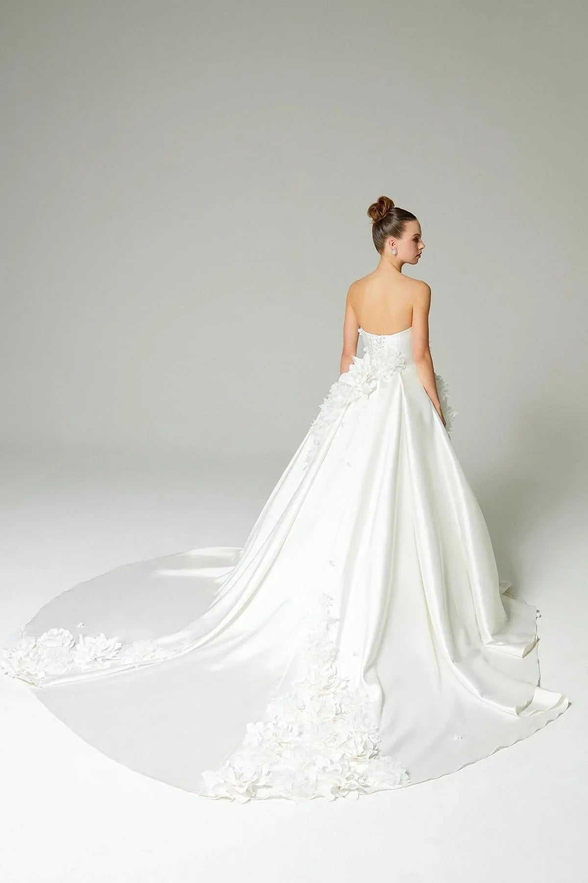 Fiona Çiçek Aplikleli Straplez Prenses Gelinlik - Mediha Cambaz Bridal