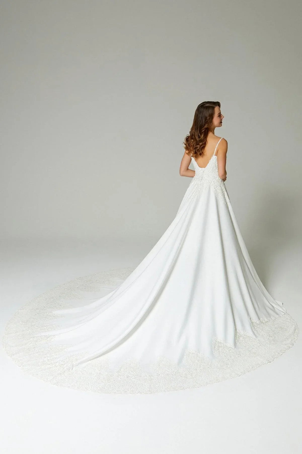 Frida Etek Uçları Dantel İşlemeli A Kesim Gelinlik - Mediha Cambaz Bridal