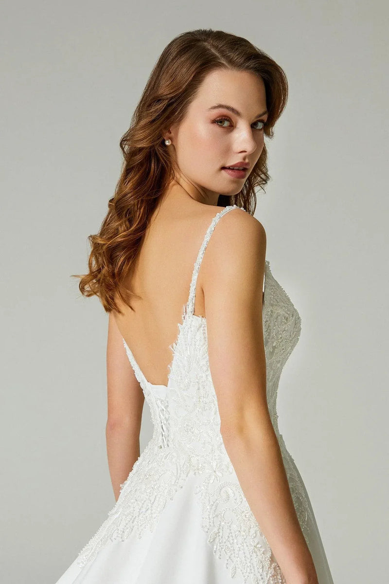 Frida A-Line Wedding Dress with Lace Hem - Bursa Gelinlik - Mediha Cambaz Gelinlik Mediha Cambaz Bridal Frida A-Line Wedding Dress with Lace Hem - Bursa Gelinlik - Mediha Cambaz Gelinlik Mediha Cambaz Bridal