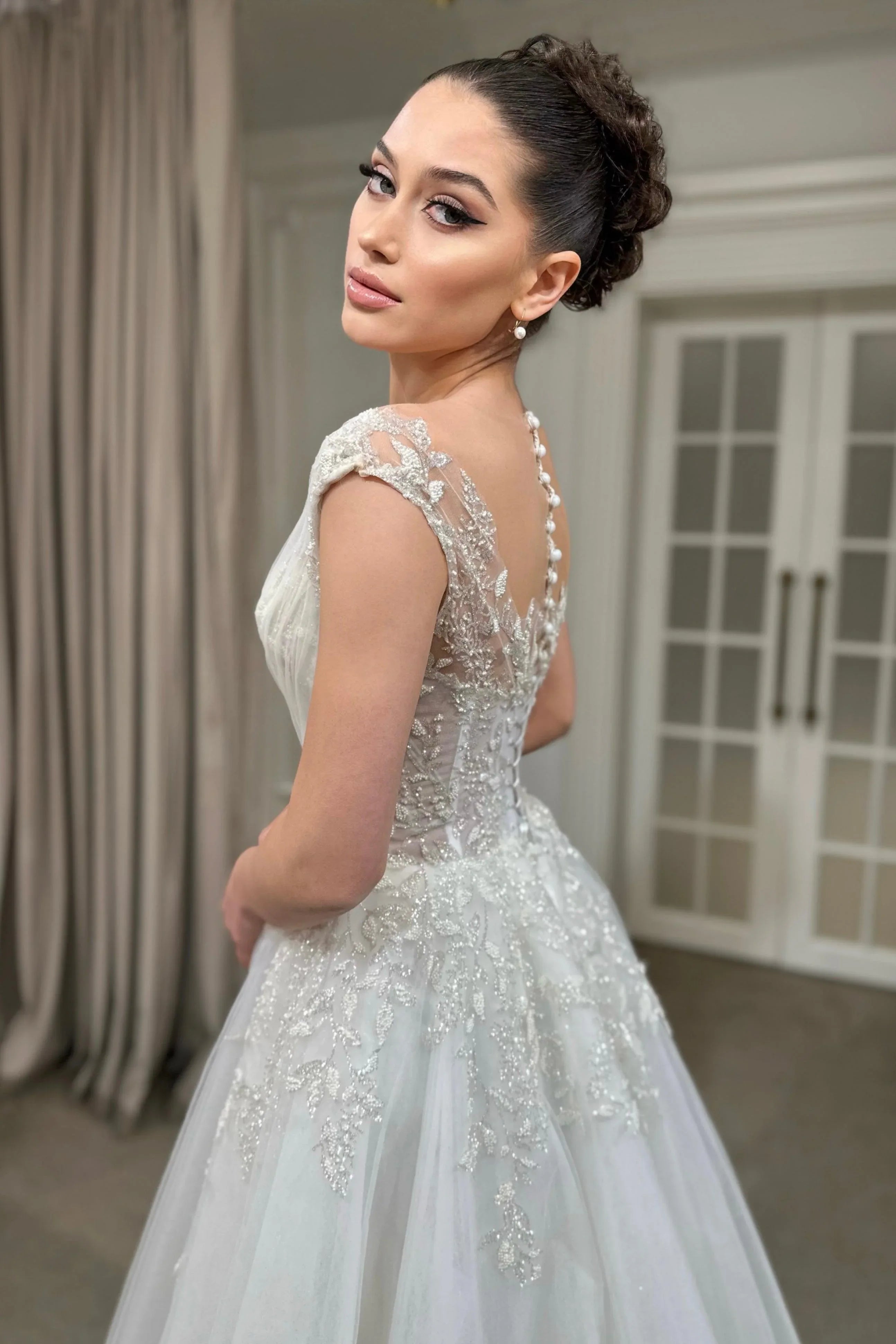 Gattie V Yaka Dantel Drapeli A Kesim Gelinlik - Mediha Cambaz Bridal