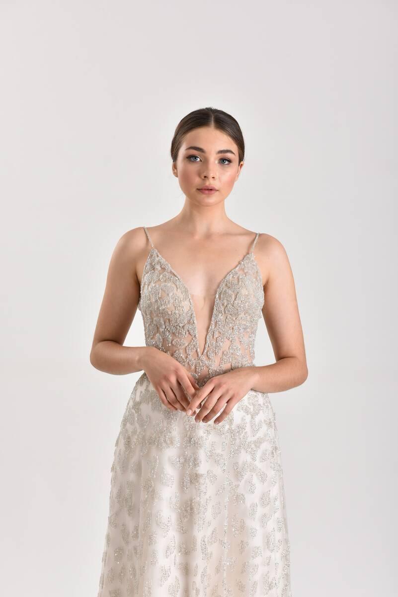 Ice Lake Taş İşlemeli Düz Kesim Gelinlik - Mediha Cambaz Bridal