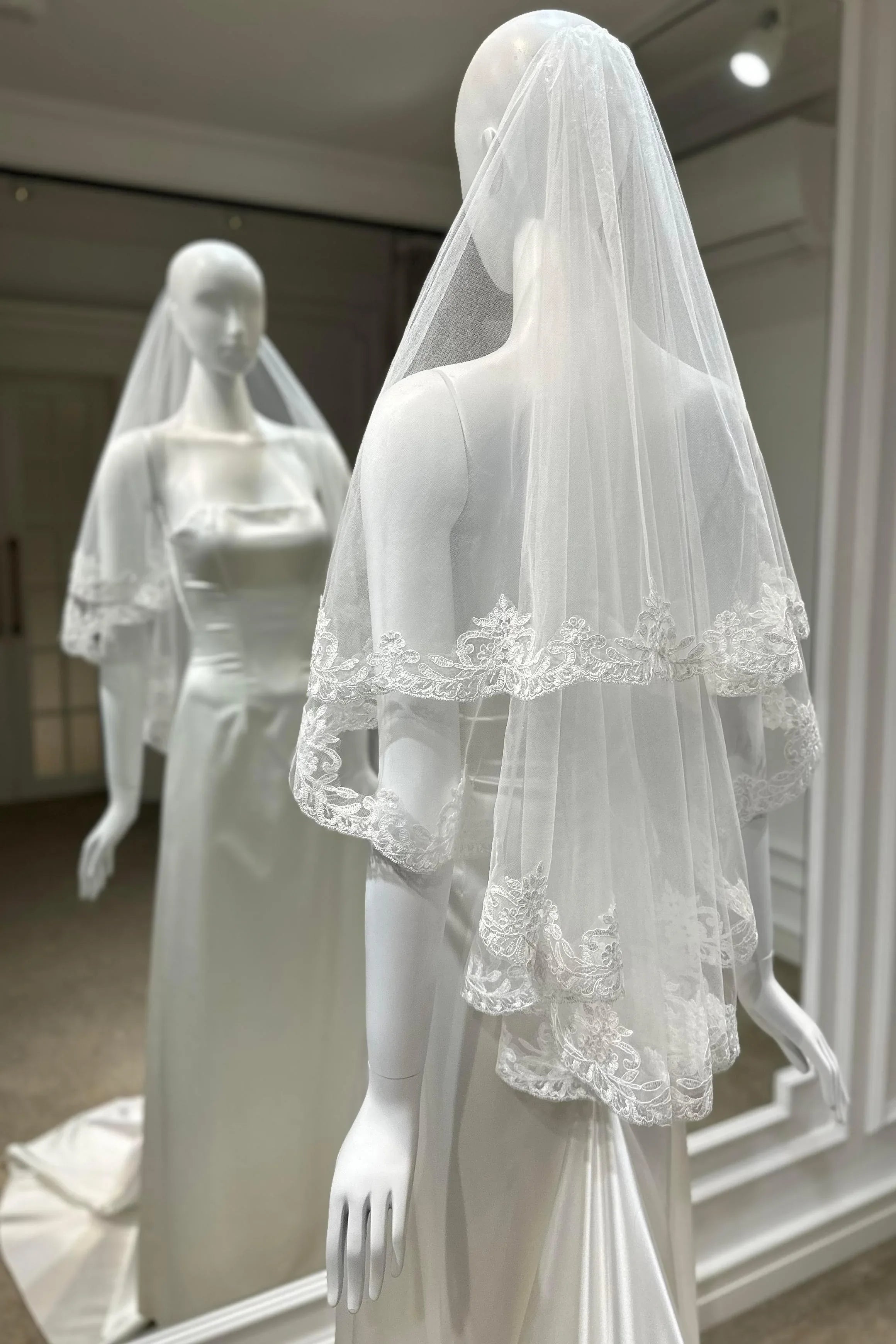 Joel Kenar Ucu Dantelli Kırık Beyaz Kısa Kloş Duvak - Mediha Cambaz Bridal