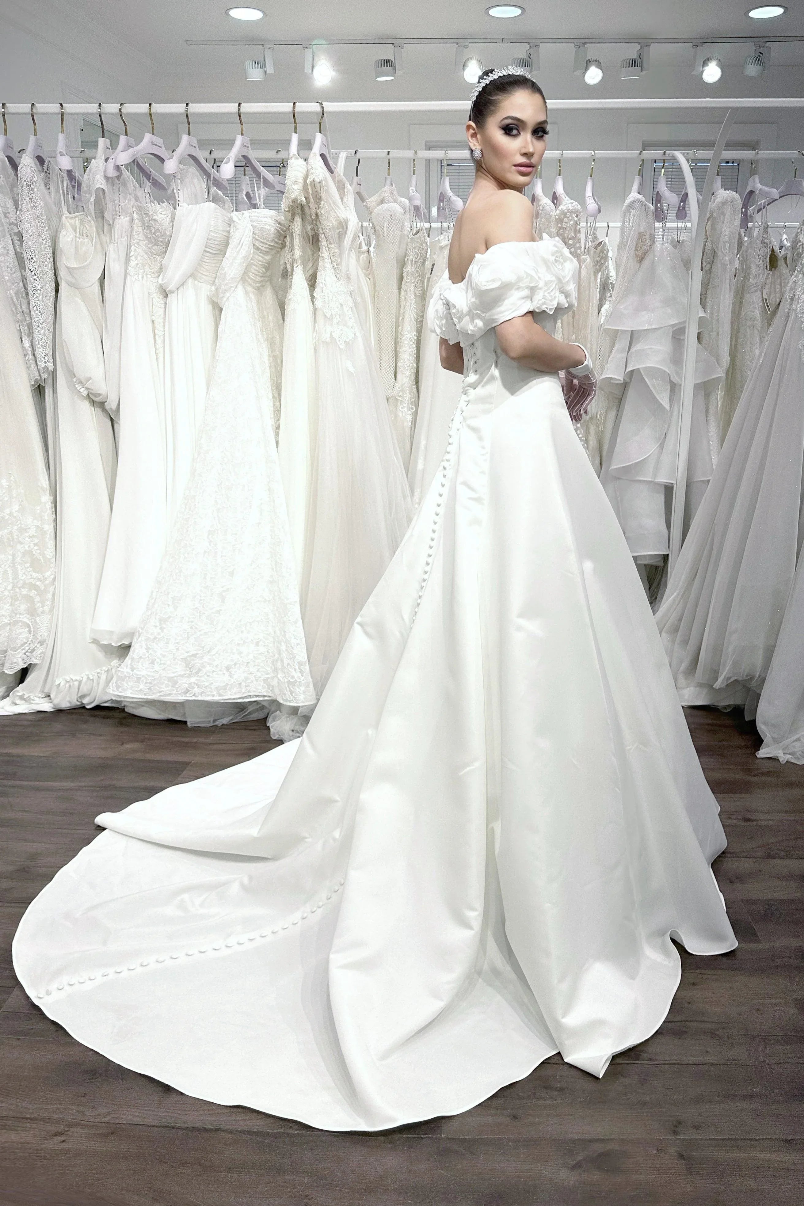 Josephini Kayık Yaka Saten A Kesim Gelinlik - Mediha Cambaz Bridal