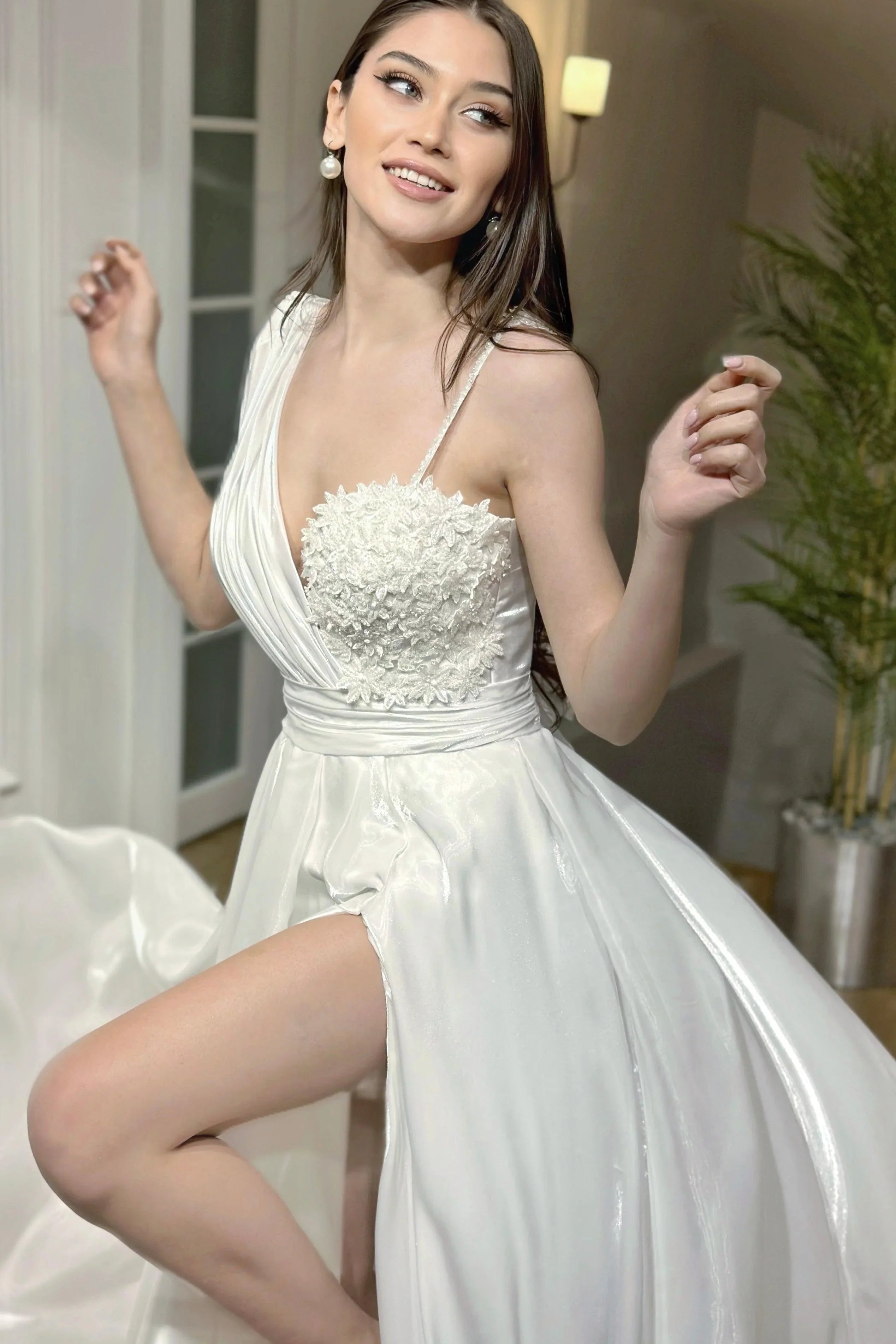 Kimberly Tek Omuz Organze Düz Kesim Gelinlik - Mediha Cambaz Bridal