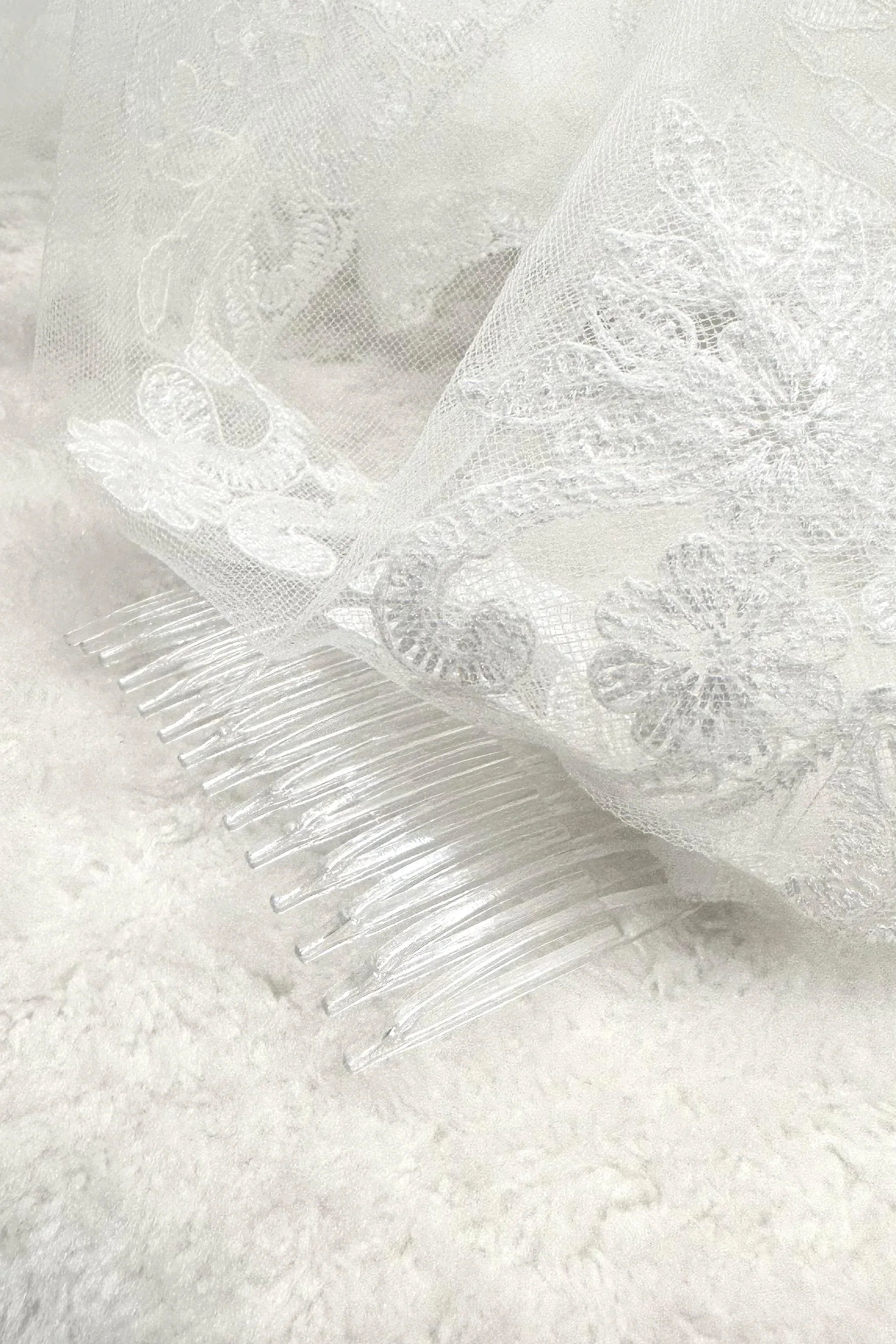 Laura Kırık Beyaz Kenar Ucu Dantelli Kısa Rahibe Duvak - Mediha Cambaz Bridal