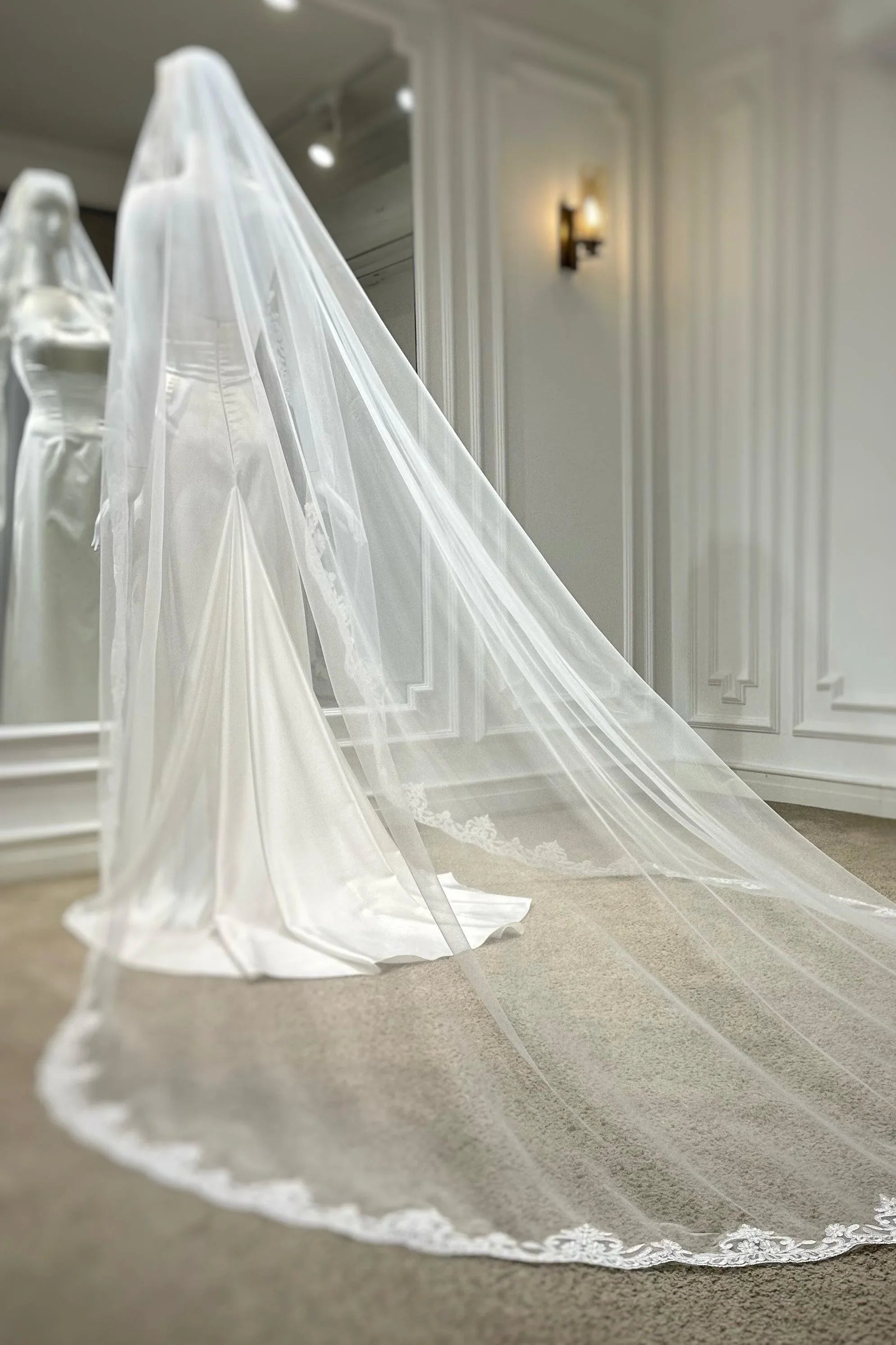 Laures Kenar Ucu Dantelli Kırık Beyaz Uzun Rahibe Duvak - Mediha Cambaz Bridal