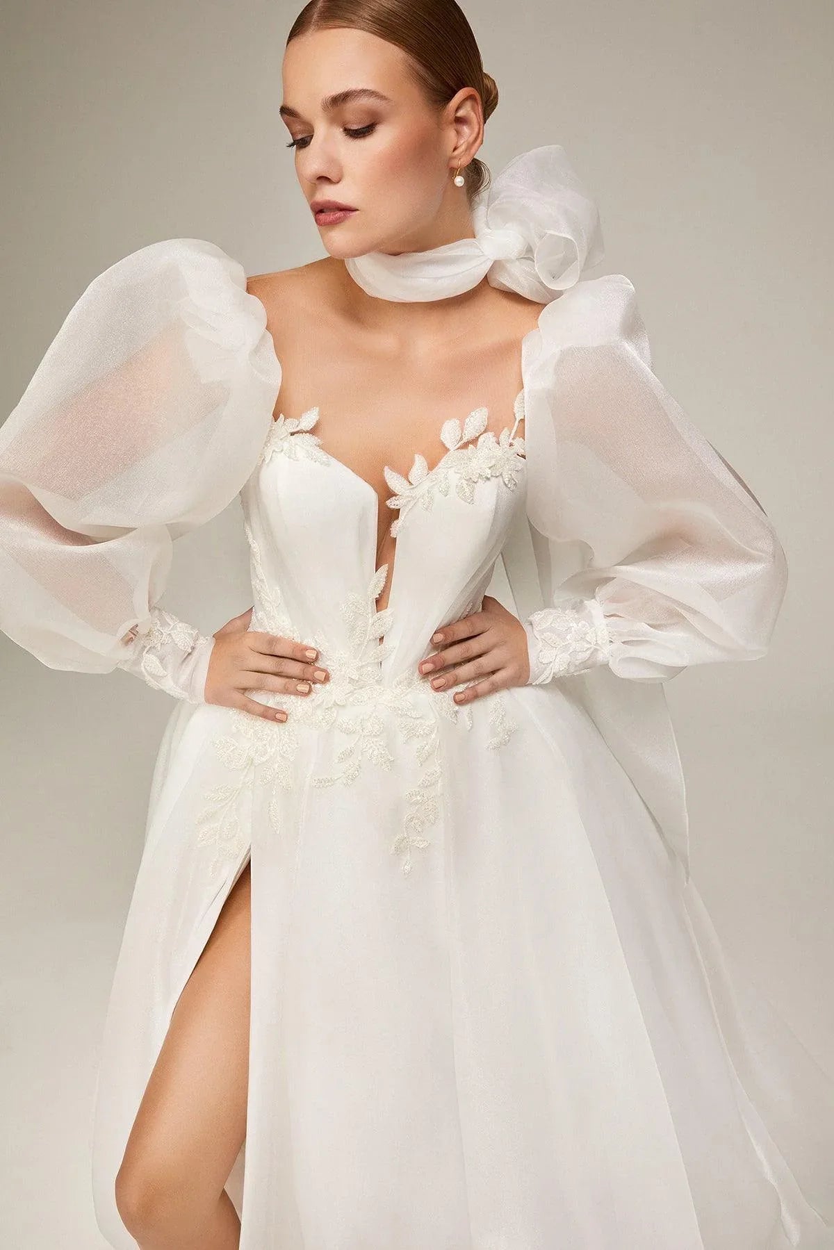 Lorient Fularlı Yırtmaçlı A Kesim Gelinlik - Mediha Cambaz Bridal