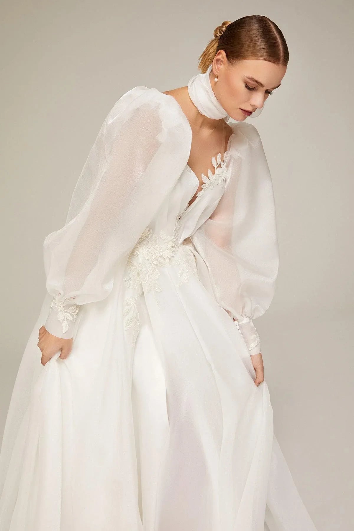 Lorient Fularlı Yırtmaçlı A Kesim Gelinlik - Mediha Cambaz Bridal
