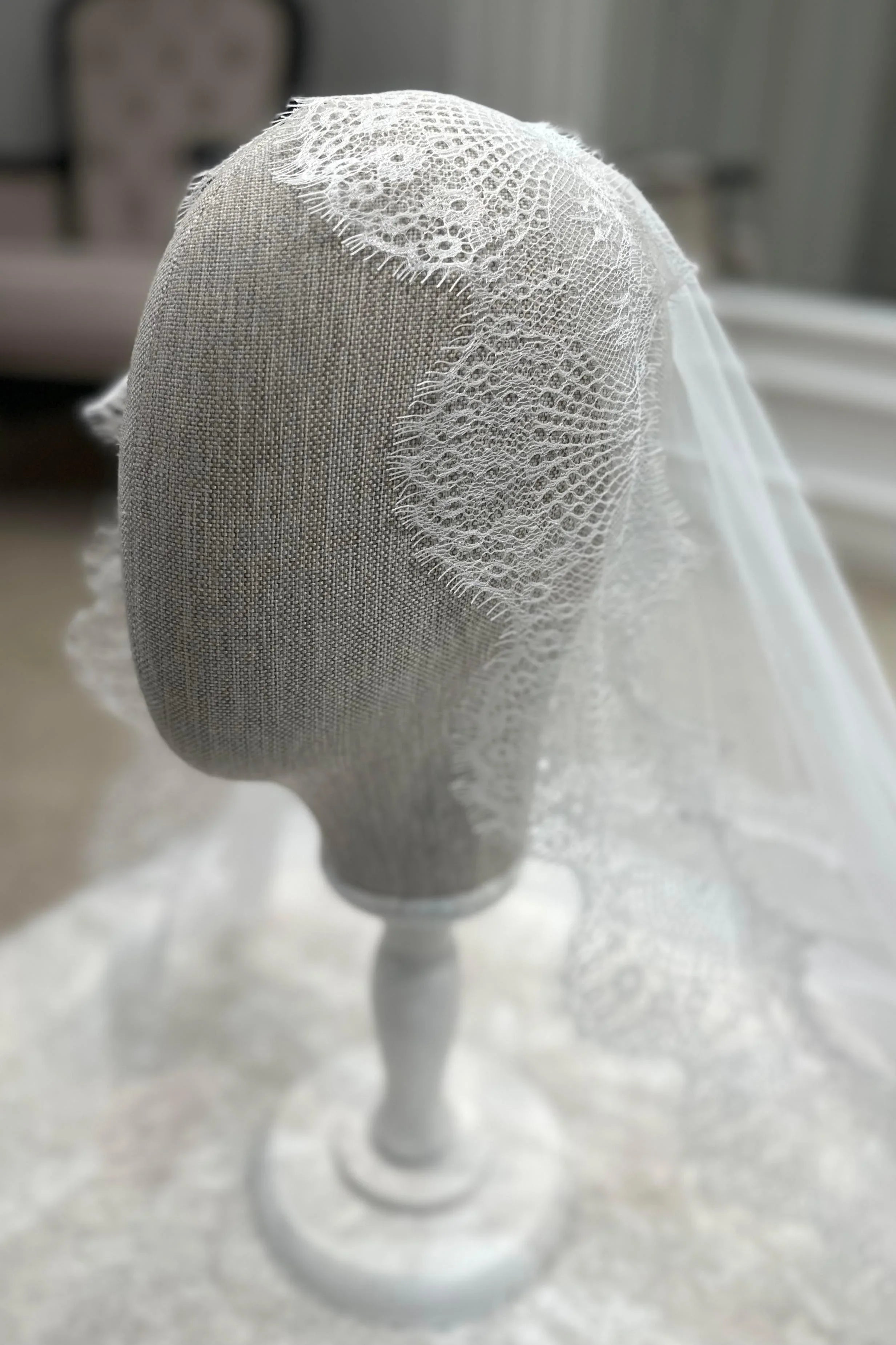 Maisa Fransız Dantelli Oval Kısa Rahibe Duvak - Mediha Cambaz Bridal