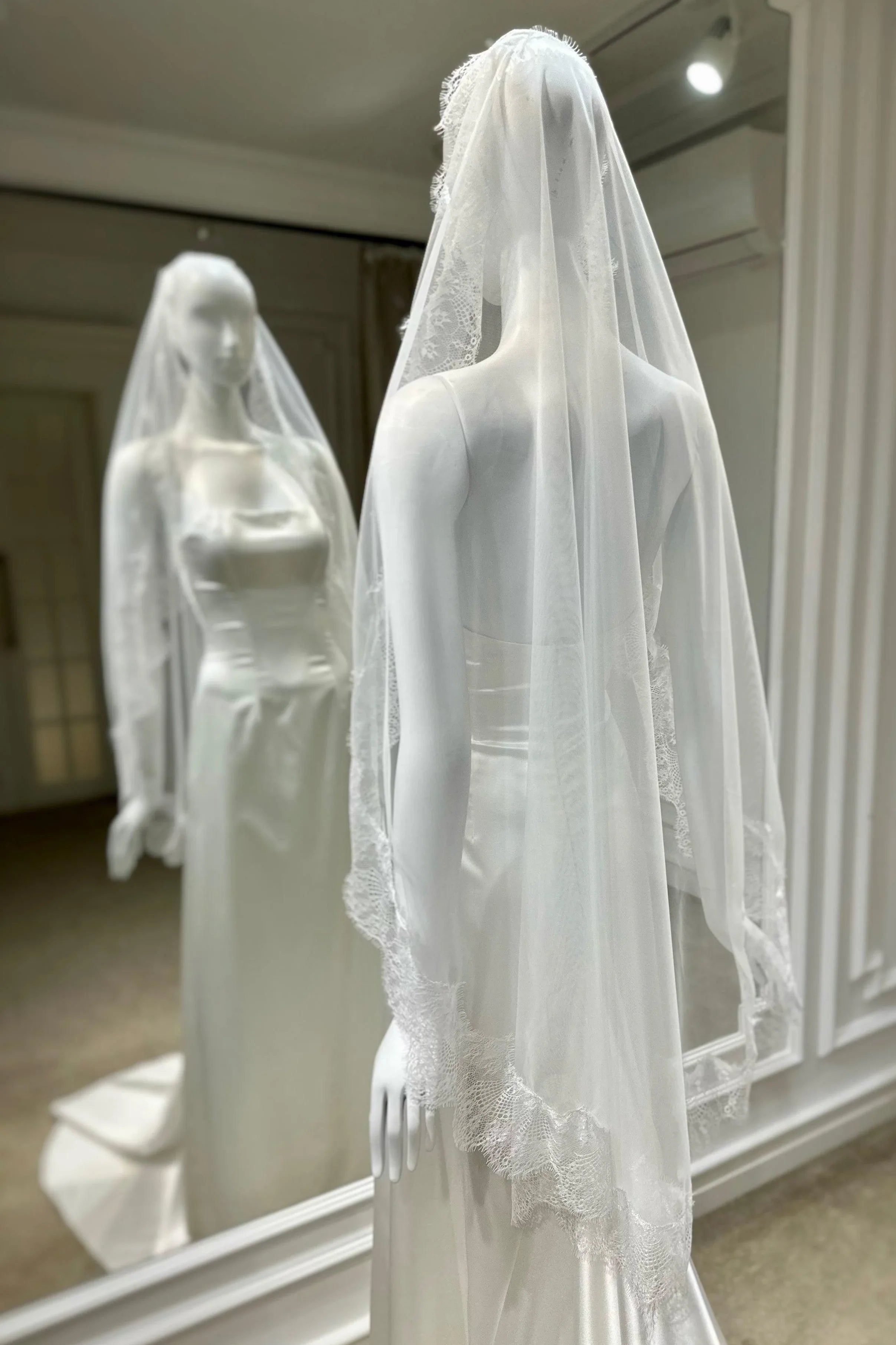 Maisa Fransız Dantelli Oval Kısa Rahibe Duvak - Mediha Cambaz Bridal