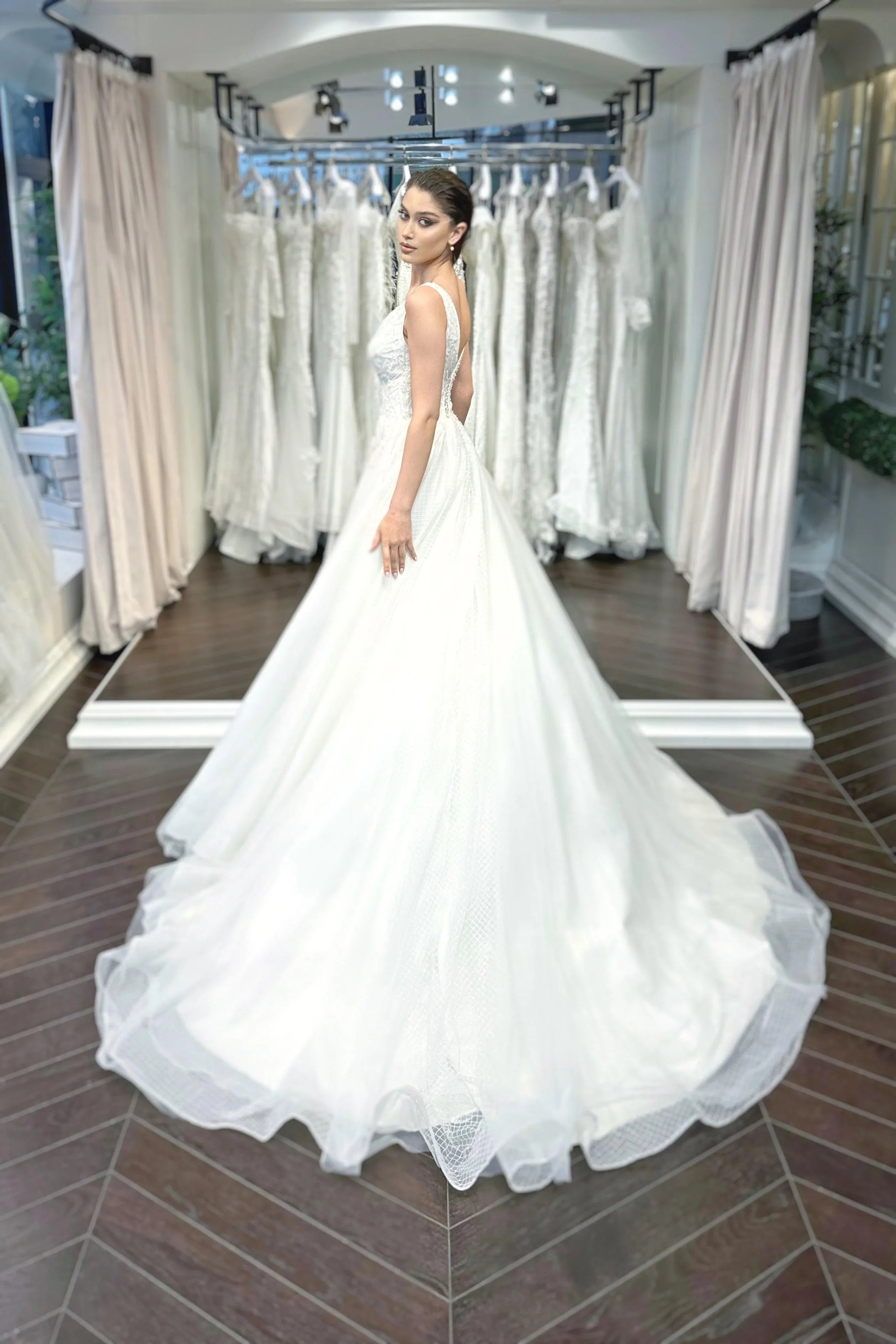 May Fileli Dantel V Yaka A Kesim Gelinlik - Mediha Cambaz Bridal