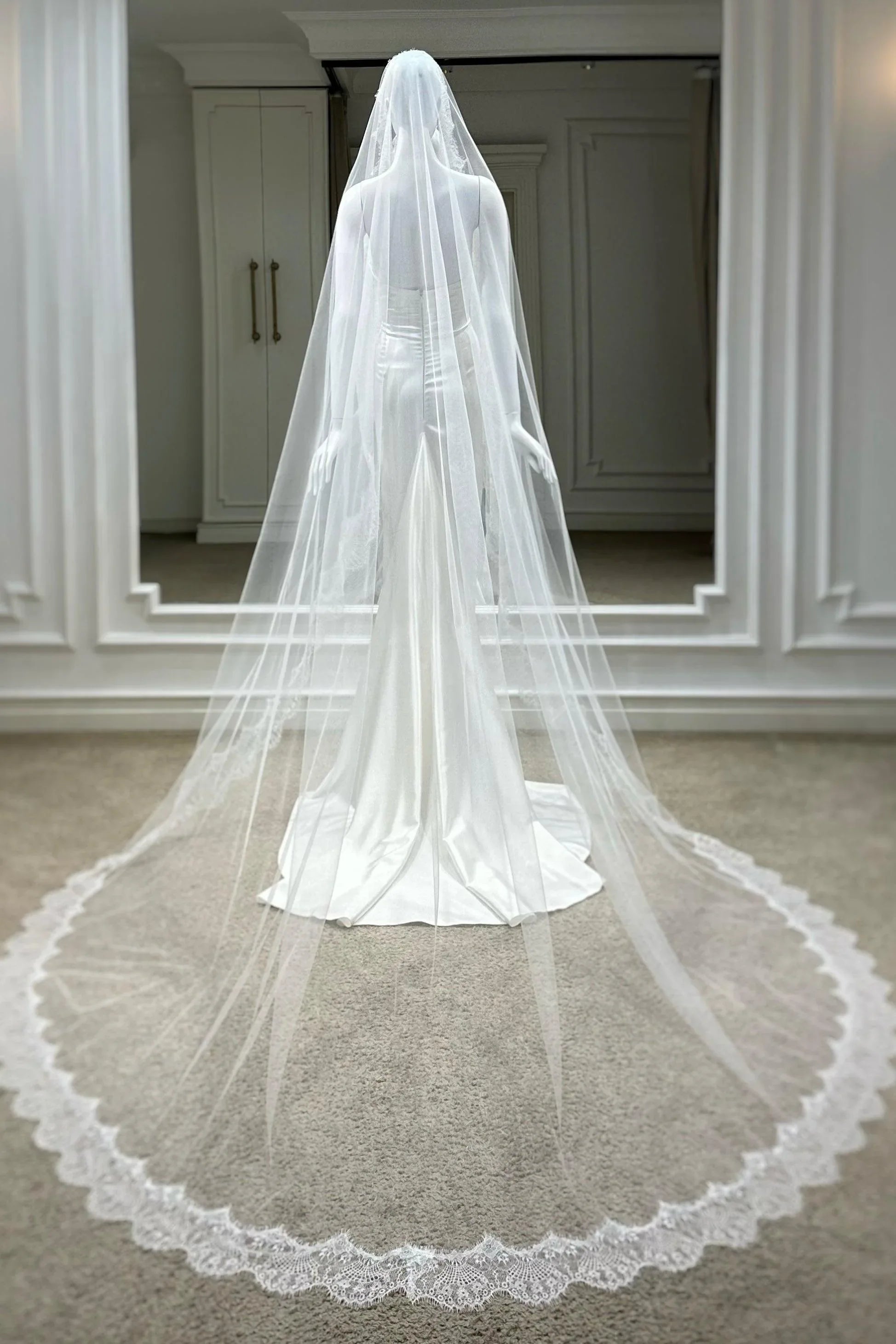 Meusa Fransız Dantelli Oval Uzun Rahibe Duvak - Mediha Cambaz Bridal