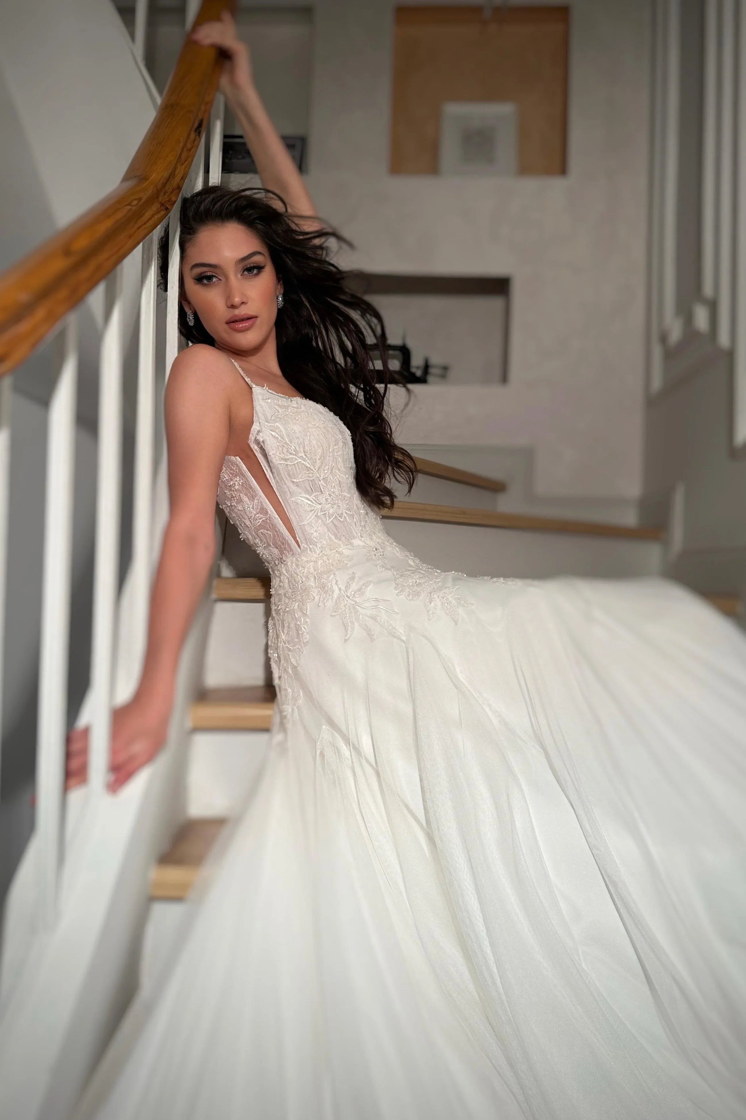 Ruby İpek Tül Dantel V Yaka Helen Gelinlik - Mediha Cambaz Bridal