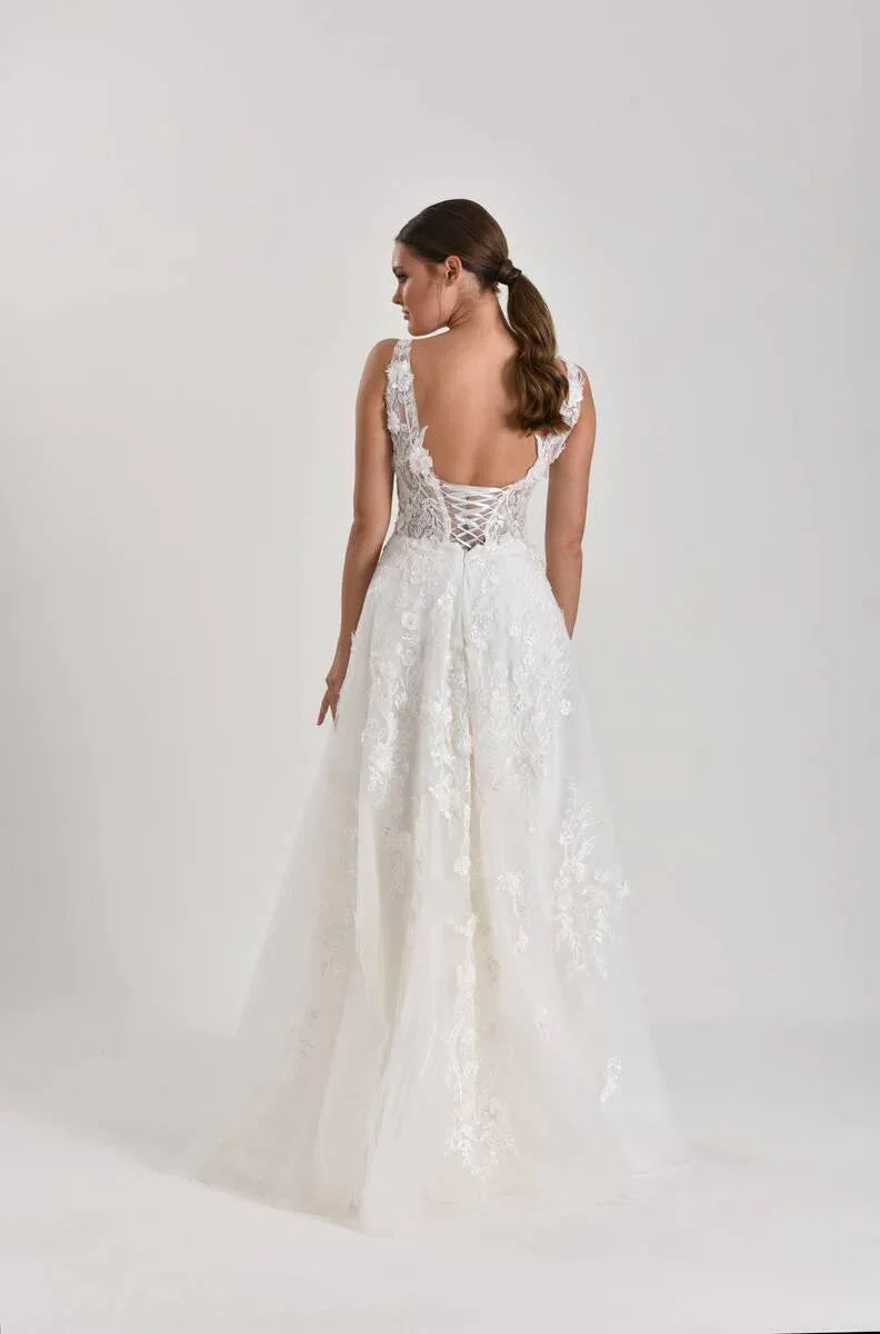 Volans Üç Boyutlu Dantel Düz Kesim Gelinlik - Mediha Cambaz Bridal
