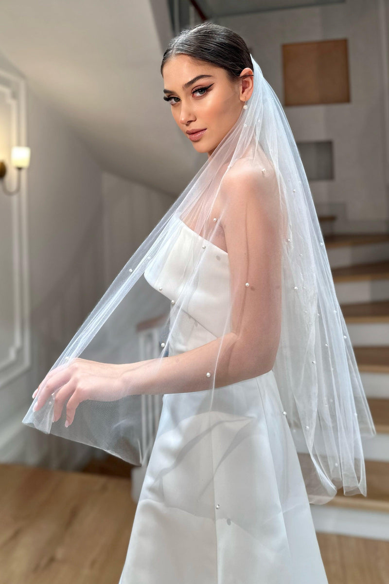 Zelda Kırık Beyaz Seyrek İnci İşlemeli Kısa Duvak - Mediha Cambaz Bridal